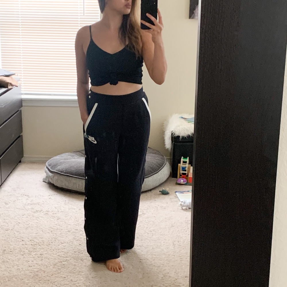 Nike Button Down Wide Leg Pants. - Picture 6 of 6